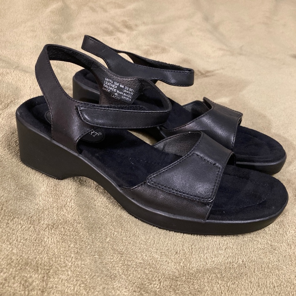 NIB Vintage I Love Comfort Lacey Leather Sandals Size 8M
